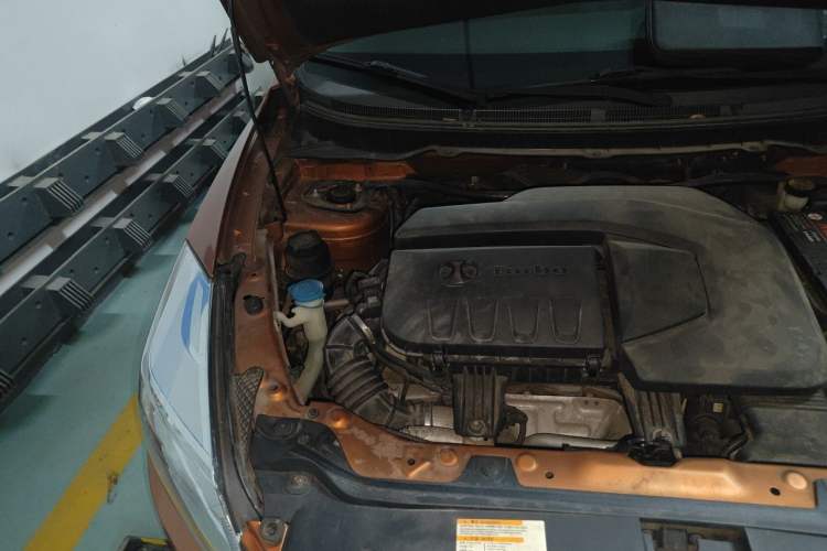 Used BAIC Senova X65 2015 2.0T Automatic Elite Model Engine Bay Right