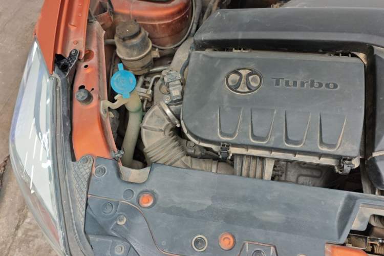 Used BAIC Senova X65 2015 2.0T Automatic Elite Model Engine Bay Right