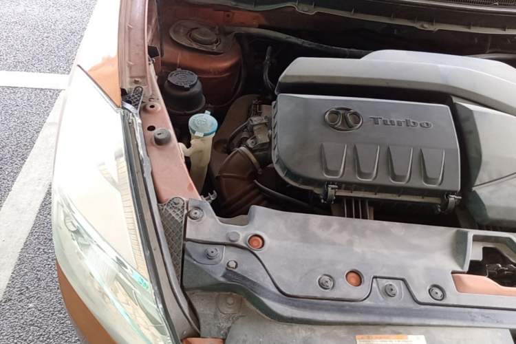 Used BAIC Senova X65 2015 2.0T Automatic Elite Model Engine Bay Right