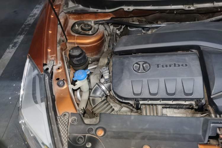 Used BAIC Senova X65 2015 2.0T Automatic Elite Model Engine Bay Right