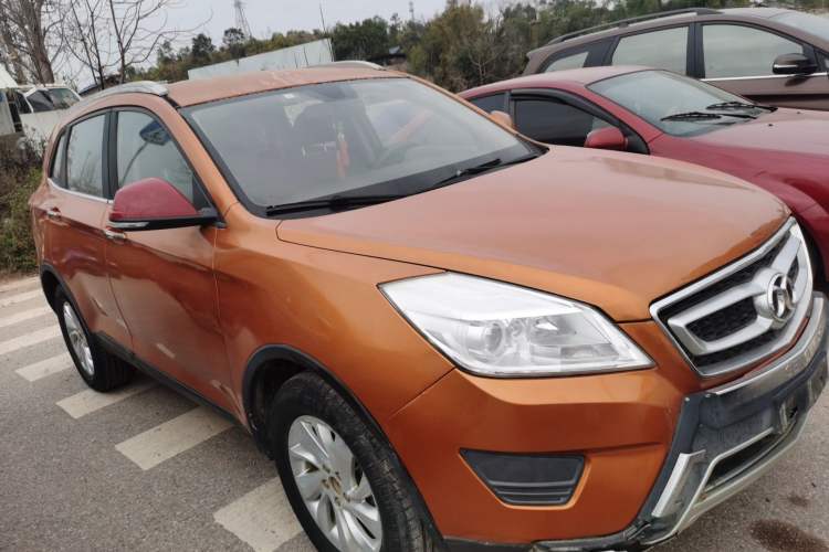 Used BAIC Senova X65 2015 2.0T manual Comfort trim level Front Right 45 Deg