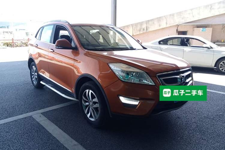 Used BAIC Senova X65 2015 2.0T Automatic Elite Model Front Right 45 Deg