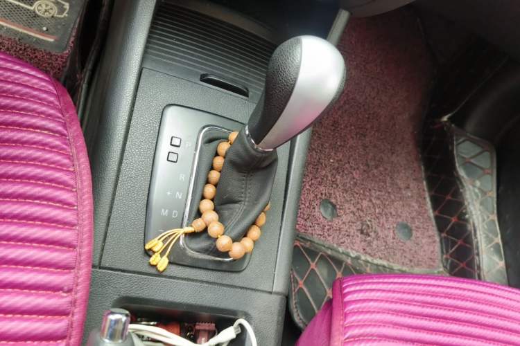 Used BAIC Senova X65 2015 2.0T Automatic Elite Model Gear Lever