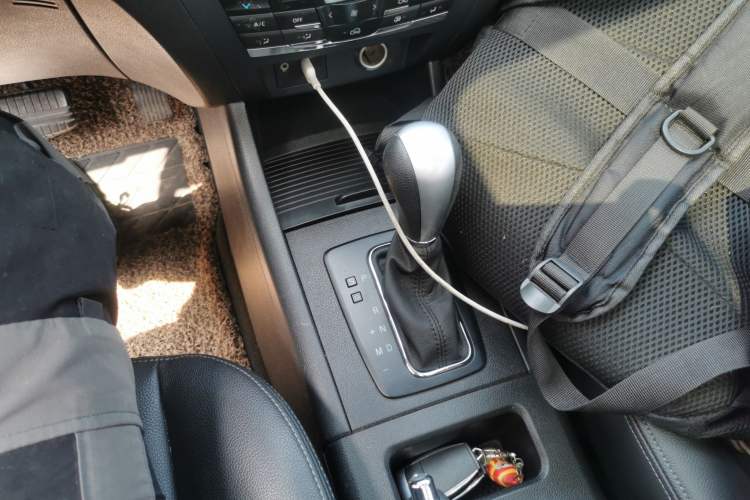 Used BAIC Senova X65 2015 2.0T Automatic Elite Model Gear Lever