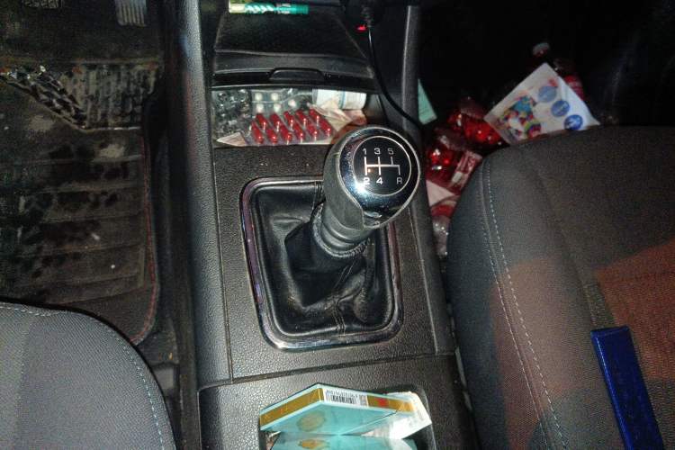 Used BAIC Senova X65 2015 2.0T manual Comfort trim level Gear Lever