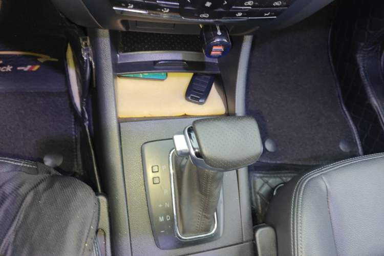 Used BAIC Senova X65 2015 2.0T Automatic Elite Model Gear Lever
