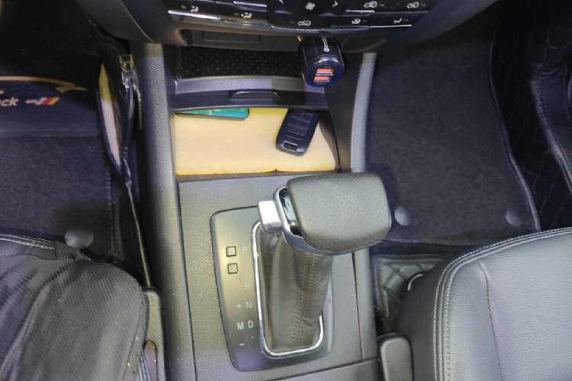 Used BAIC Senova X65 2015 2.0T Automatic Elite Model Gear Lever
