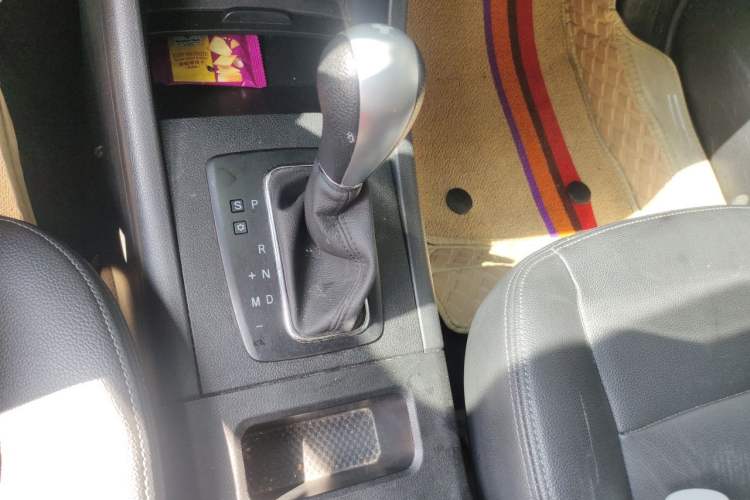 Used BAIC Senova X65 2015 2.0T Automatic Elite Model Gear Lever
