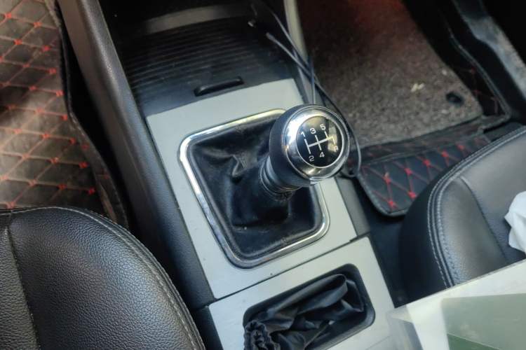 Used BAIC Senova X65 2015 2.0T Manual Elite Edition Gear Lever