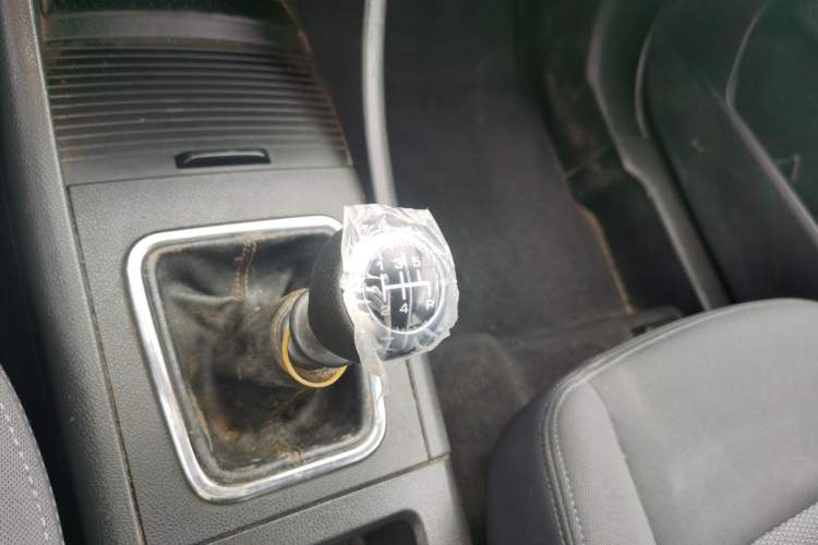 Used BAIC Senova X65 2015 2.0T manual Comfort trim level Gear Lever
