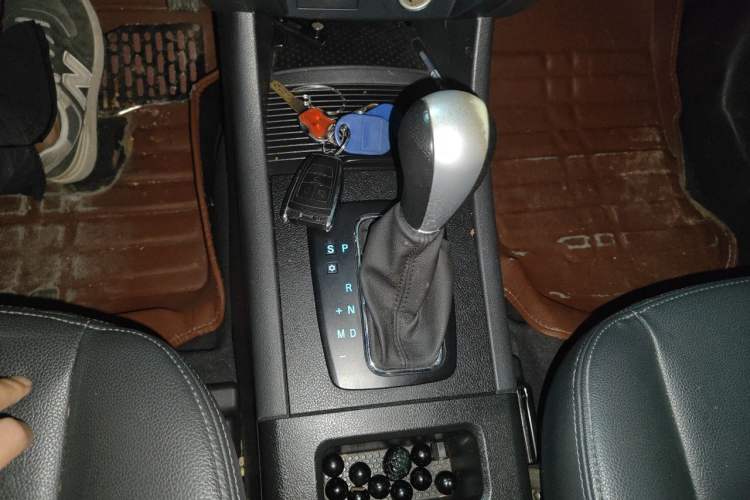 Used BAIC Senova X65 2015 2.0T Automatic Elite Model Gear Lever