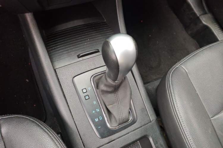 Used BAIC Senova X65 2015 2.0T Automatic Elite Model Gear Lever