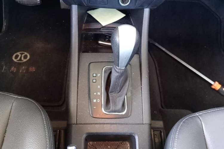 Used BAIC Senova X65 2015 2.0T Automatic Elite Model Gear Lever
