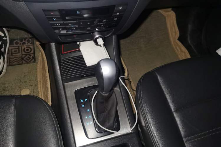 Used BAIC Senova X65 2015 2.0T Automatic Elite Model Gear Lever