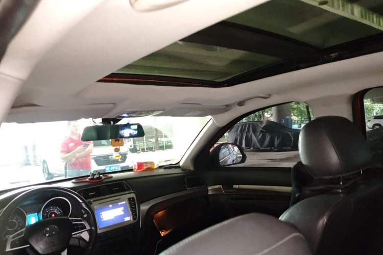 Used BAIC Senova X65 2015 2.0T Automatic Elite Model Headliner