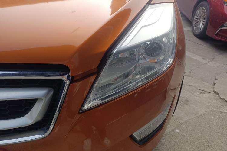 Used BAIC Senova X65 2015 2.0T Automatic Elite Model Left Front Headlight