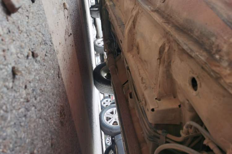 Used BAIC Senova X65 2015 2.0T manual Comfort trim level Left Side Sill