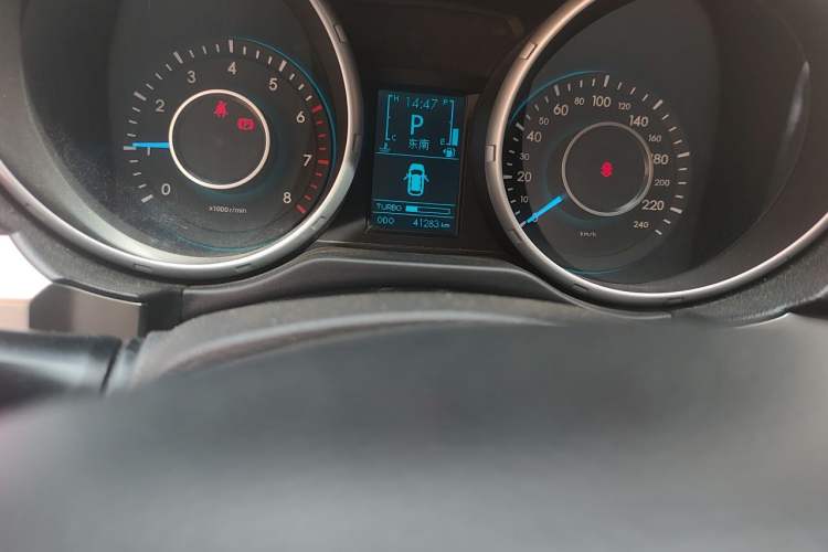 Used BAIC Senova X65 2015 2.0T Automatic Elite Model Odometer Close Up