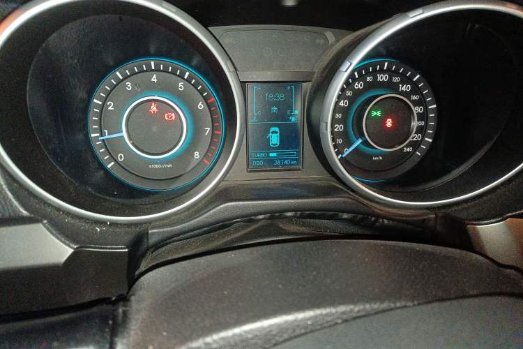 Used BAIC Senova X65 2015 2.0T manual Comfort trim level Odometer Close Up
