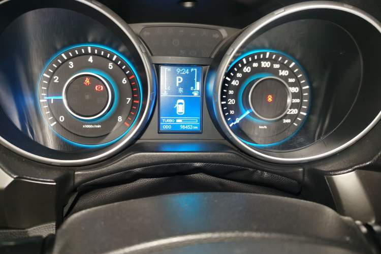 Used BAIC Senova X65 2015 2.0T Automatic Elite Model Odometer Close Up