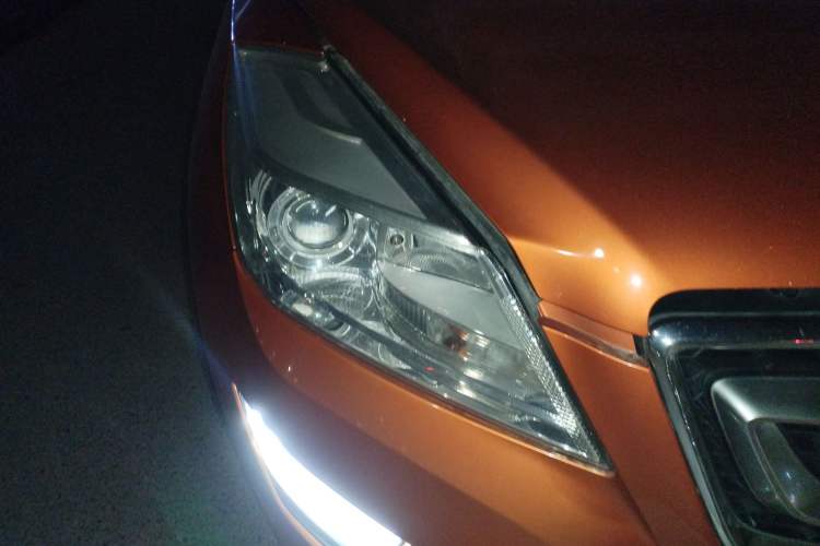 Used BAIC Senova X65 2015 2.0T Automatic Elite Model Right Front Headlight