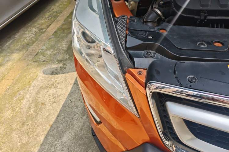 Used BAIC Senova X65 2015 2.0T Automatic Elite Model Right Front Headlight