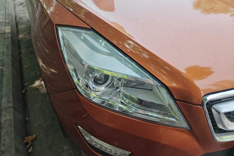 Used BAIC Senova X65 2015 2.0T Automatic Elite Model Right Front Headlight