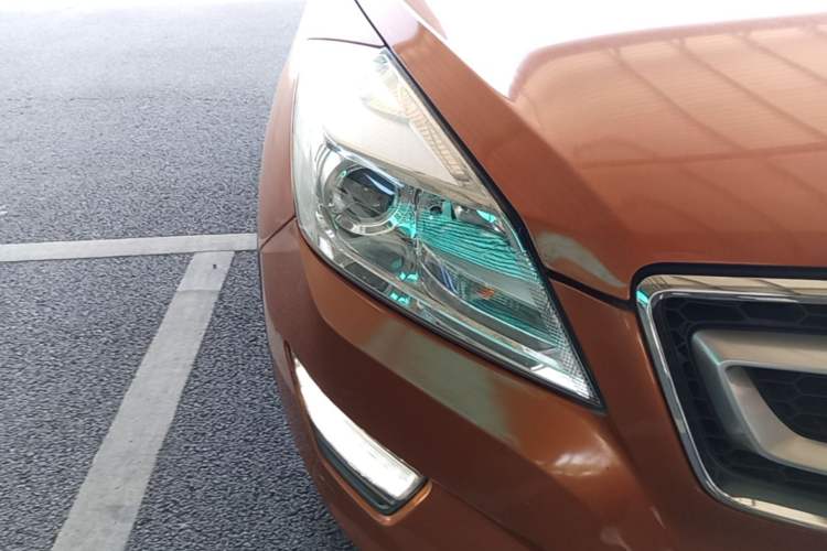 Used BAIC Senova X65 2015 2.0T Automatic Elite Model Right Front Headlight