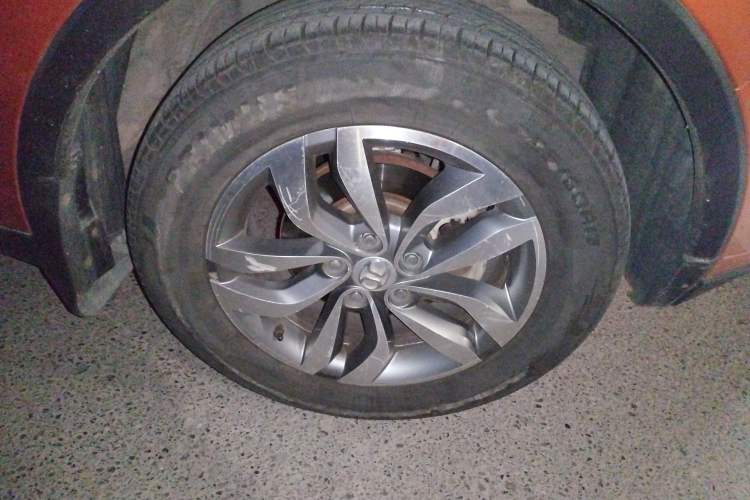 Used BAIC Senova X65 2015 2.0T Automatic Elite Model Right Front Wheel Hub