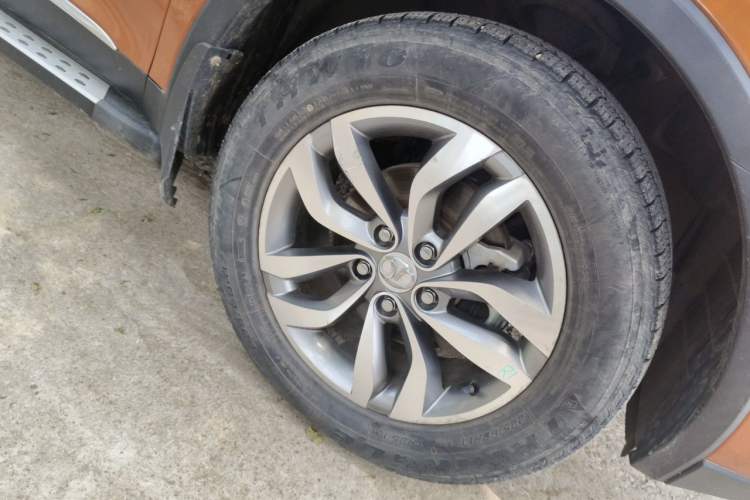 Used BAIC Senova X65 2015 2.0T Automatic Elite Model Right Front Wheel Hub