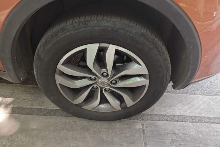 Used BAIC Senova X65 2015 2.0T Automatic Elite Model Right Front Wheel Hub