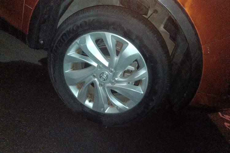 Used BAIC Senova X65 2015 2.0T manual Comfort trim level Right Front Wheel Hub