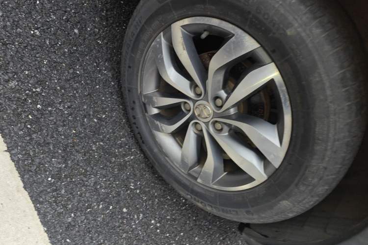 Used BAIC Senova X65 2015 2.0T Automatic Elite Model Right Front Wheel Hub