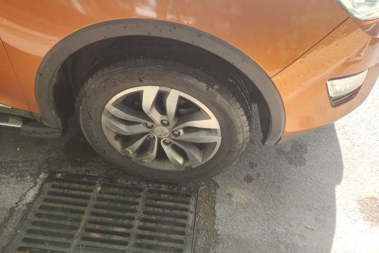 Used BAIC Senova X65 2015 2.0T Automatic Elite Model Right Front Wheel Hub