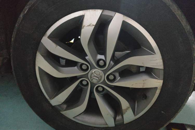 Used BAIC Senova X65 2015 2.0T Automatic Elite Model Right Front Wheel Hub