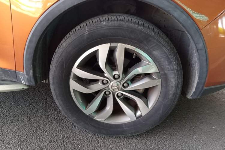 Used BAIC Senova X65 2015 2.0T Automatic Elite Model Right Front Wheel Hub