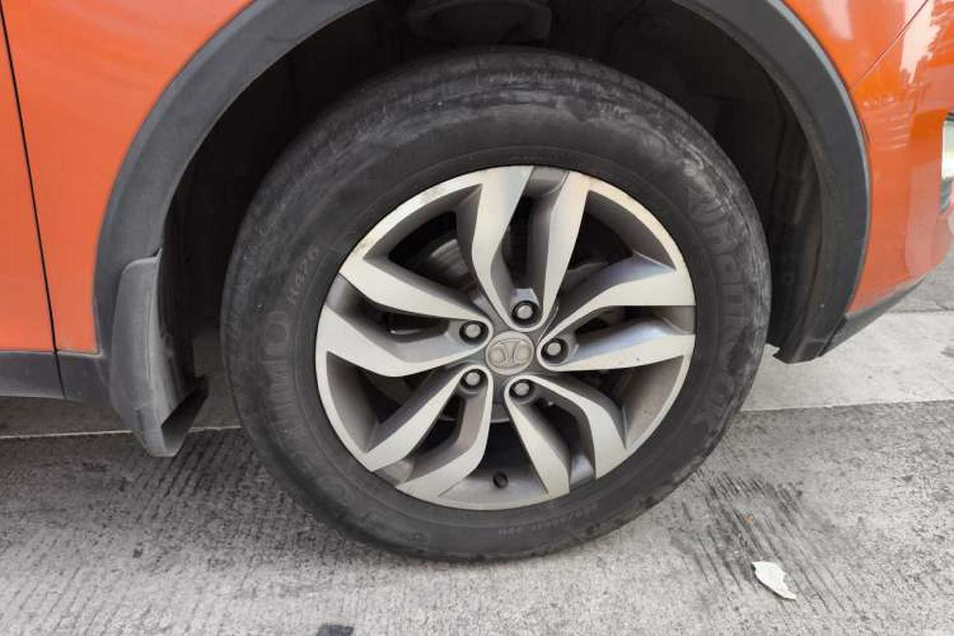 Used BAIC Senova X65 2015 2.0T Automatic Elite Model Right Front Wheel Hub