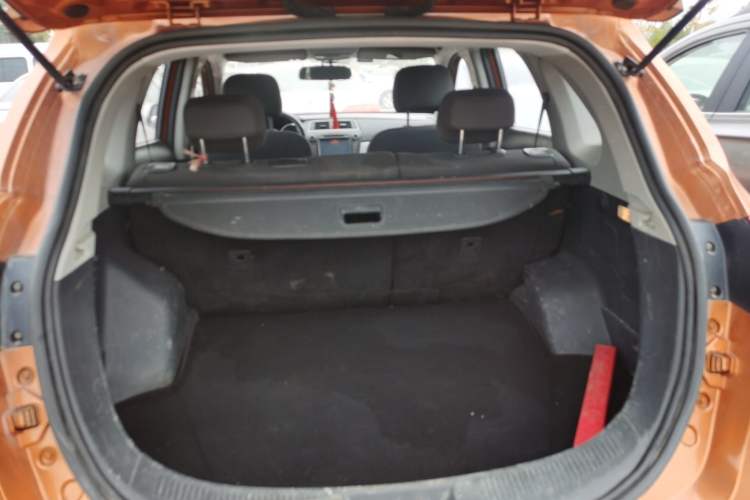 Used BAIC Senova X65 2015 2.0T manual Comfort trim level Trunk
