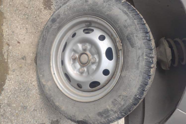 Used BAIC Weiwang 205 2013 1.0L Business Edition Right Front Wheel Hub