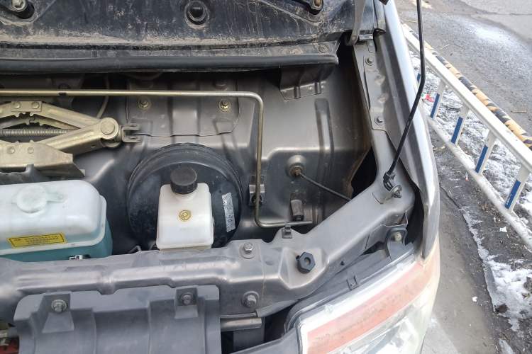 Used BAIC Weiwang 205 2013 1.0L Joy version Engine Bay Left