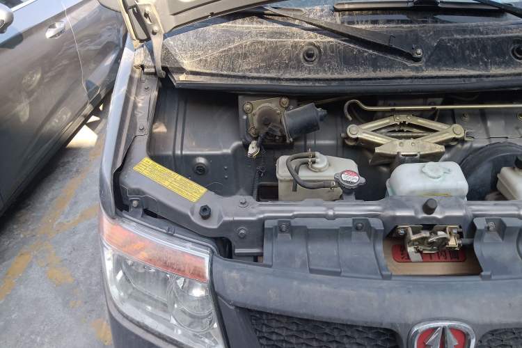 Used BAIC Weiwang 205 2013 1.0L Joy version Engine Bay Right