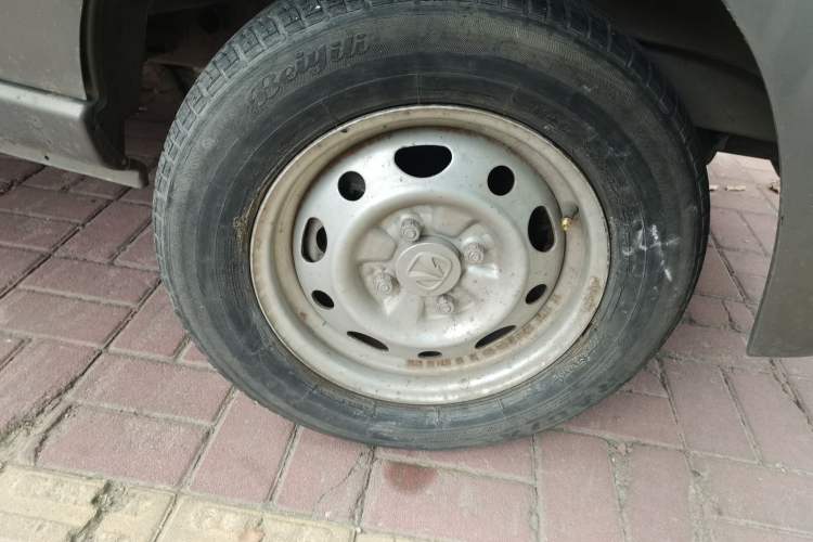 Used BAIC Weiwang 205 2013 1.0L Joy version Right Front Wheel Hub