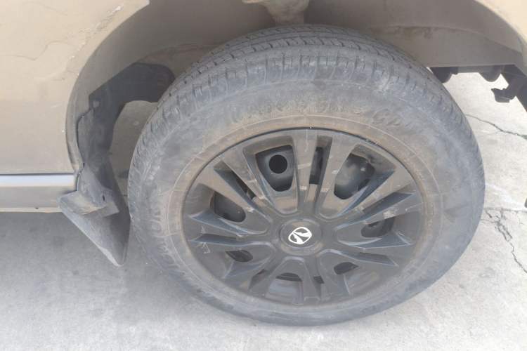 Used BAIC Weiwang 205 2013 1.0L Joy version Right Front Wheel Hub