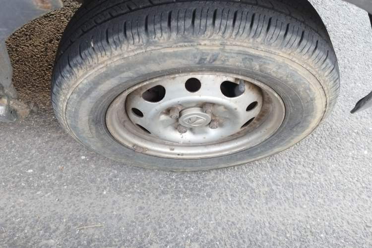 Used BAIC Weiwang 205 2013 1.0L Joy version Right Front Wheel Hub