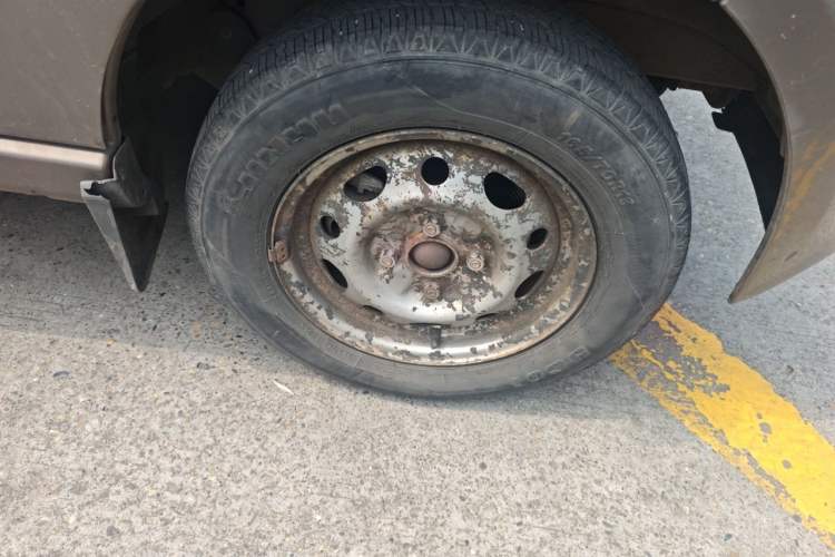 Used BAIC Weiwang 205 2013 1.0L Xingye version Right Front Wheel Hub
