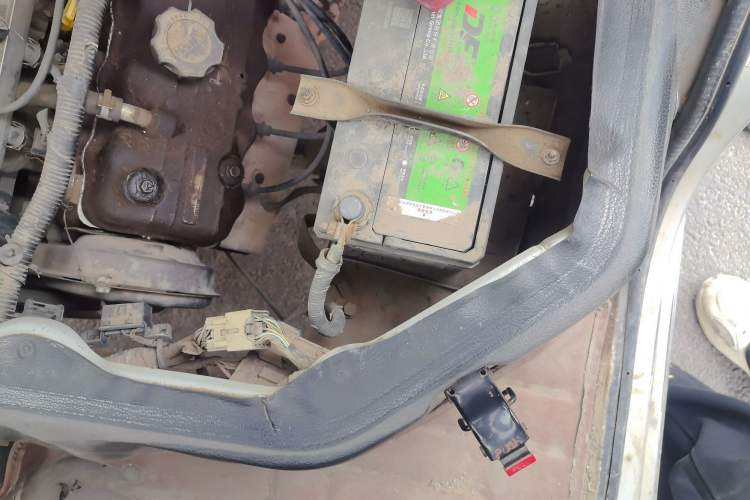 Used BAIC Weiwang 205 2013 1.0L Joy version Engine Bay Left