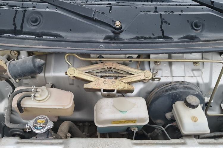 Used BAIC Weiwang 205 2013 1.0L Business Edition Engine Bay