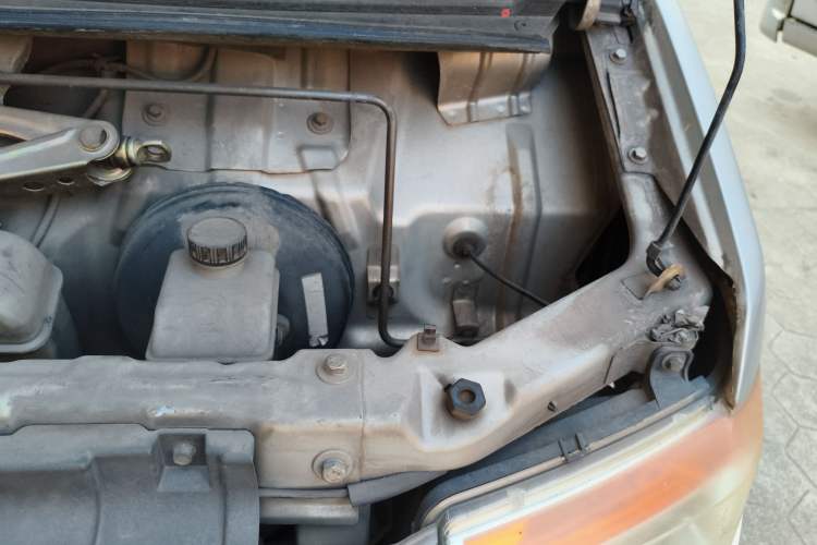 Used BAIC Weiwang 205 2013 1.0L Joy version Engine Bay Left