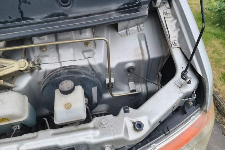 Used BAIC Weiwang 205 2013 1.0L Business Edition Engine Bay Left