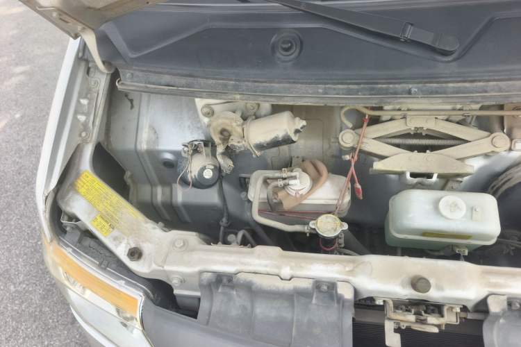 Used BAIC Weiwang 205 2013 1.0L Xingye version Engine Bay Right